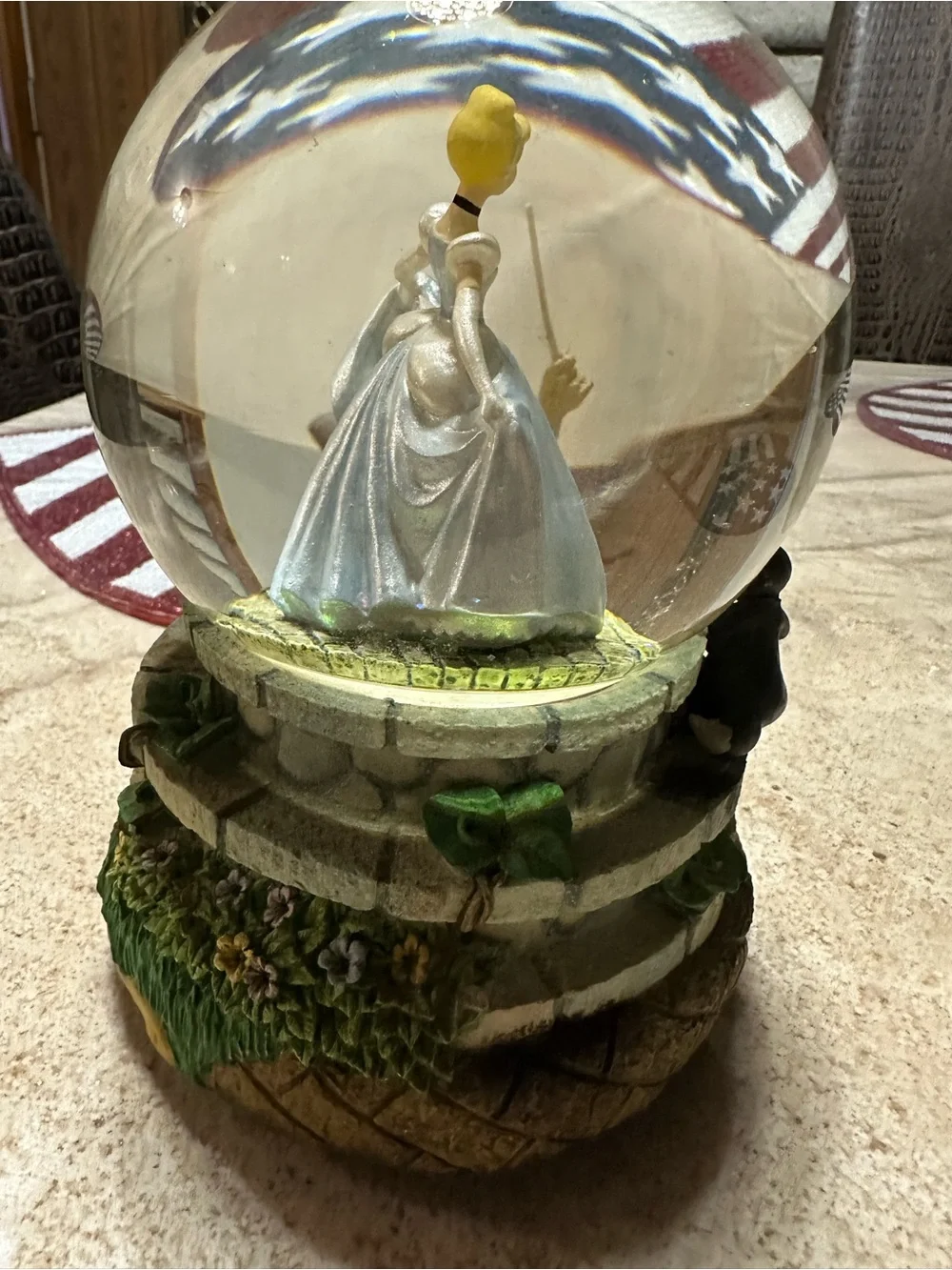 Disney Cinderella Snow Globe – Silver Dress with Yellow Hair